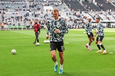 Newcastle United 'dan Dan Burn Premier League maçı sırasında maç öncesi ısınma oturumunda Newcastle United, Manchester City' ye karşı St. James 's Park, Newcastle, Birleşik Krallık, 28 Eylül 2024