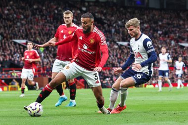 Manchester United 'dan Noussair Mazraoui, Manchester United ile Tottenham Hotspur maçında 29 Eylül 202 tarihinde Old Trafford, Manchester' da karşı karşıya geldi.