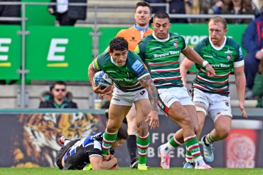 Leicester Kaplanları 'ndan Izaia PERESE Gallagher Premiership maçı sırasında Orlando BAILEY tarafından Welford Road, Leicester, Birleşik Krallık' ta Leicester, 29 Eylül 2024 'te Leicester-Bath Rugby maçında yenildi.