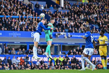 Crystal Palace 'dan Dean Henderson, 28 Eylül 2024' te İngiltere 'nin Liverpool kenti Goodison Park' ta oynanan Premier League maçında Everton-Crystal Palace maçında Everton kalesine doğru topu sürüyor.