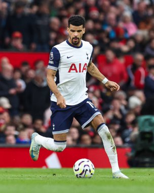 Tottenham Hotspur 'dan Dominic Solanke, Manchester United ile Tottenham Hotspur arasında oynanan Premier Lig maçında topu 29 Eylül 2024' te Old Trafford, Manchester, İngiltere 'de aldı.