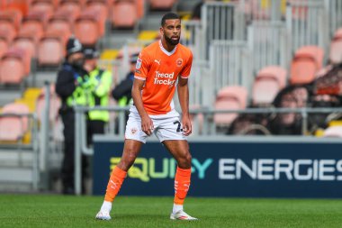 Blackpool takımından CJ Hamilton 28 Eylül 2024 'te Bloomfield Road, Blackpool' da oynanan Blackpool - Burton Albion maçında