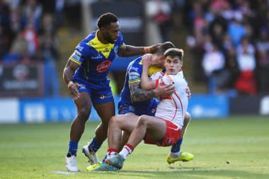 St. Helens 'ten Mark Percival, Warrington Wolves takımından Matt Dufty' e 28 Eylül 2024 'te Halliwell Jones Stadyumu' nda oynanan Betfred Süper Lig eleme maçında meydan okudu.