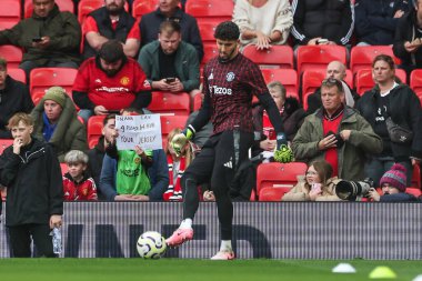Manchester United takımından Altay Bayndr Premier League karşılaşması öncesinde Manchester United Tottenham Hotspur 'a karşı 29 Eylül' de Old Trafford, Manchester, İngiltere 'de oynanan maç öncesi ısınma maçında 