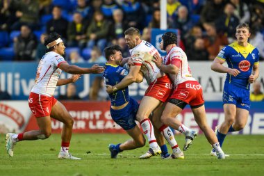 Warrington Wolves 'tan Matty Ashton, 28 Eylül 2024' te İngiltere 'nin Warrington kentinde oynanan Betfred Süper Lig eleme maçında St. Helens' in oynadığı 2 Warrington Wolves - St Helens maçında St. Helens 'tan Joe Batchelor ile karşı karşıya geldi.
