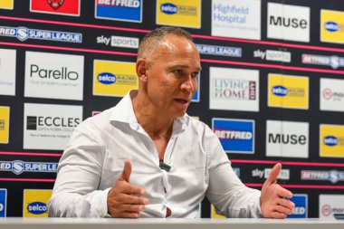 Adrian Lam Leoparlar 'ın baş antrenörü Betfred Süper Lig eleme maçında 27 Eylül 2024' te Salford Topluluk Stadyumu 'nda oynanan Salford Red Devils - Leigh Leopards maçında Leoparların maç sonrası basın toplantısı düzenledi.