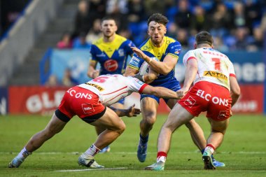 Warrington Wolves 'tan Matty Ashton, 28 Eylül 2024' te İngiltere 'nin Warrington kentinde oynanan Betfred Süper Lig eleme maçında St. Helens' a karşı oynadığı 2 Warrington Wolves maçında St. Helens 'tan Jonny Lomax ile karşı karşıya geldi.