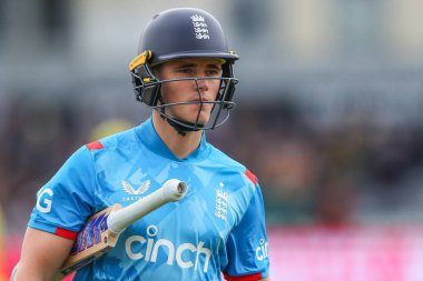 İngiltere 'den Jacob Bethell, İngiltere' nin Bristol, İngiltere 'de 29 Eylül 2024' te oynadığı Fifth Bank One Day International maçında elendikten sonra sahadan ayrılırken üzgün görünüyor.