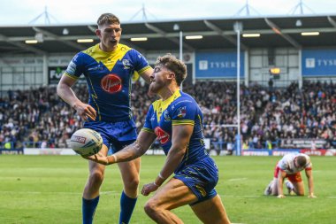 Warrington Wolves 'tan Matty Ashton, 28 Eylül 2024' te İngiltere 'nin Warrington şehrindeki Halliwell Jones Stadyumu' nda oynanan Betfred Süper Lig play-off eleme karşılaşmasında şansını kutluyor.