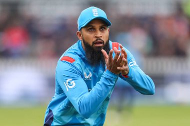 İngiliz Adil Rashid, Uluslararası Beşinci Metro Bankası 'nın 29 Eylül 2024 tarihinde Bristol, İngiltere' deki Unique Stadyumu 'nda Avustralya' ya karşı oynadığı karşılaşma sırasında