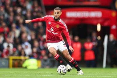 Manchester United 'dan Noussair Mazraoui, Manchester United ile Tottenham Hotspur maçında 29 Eylül 2024 tarihinde Old Trafford, Manchester' da karşı karşıya geldi.