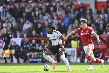 Fulham FC 'den Adama TRAORE, Nottingham Forrest takımından Ryan YATES ile 28 Eylül 2024' te Nottingham City Ground, Nottingham, İngiltere 'de oynanan Premier Lig maçında defans oyuncusu Nottingham Forest' e karşı Fulham 'ı savundu.