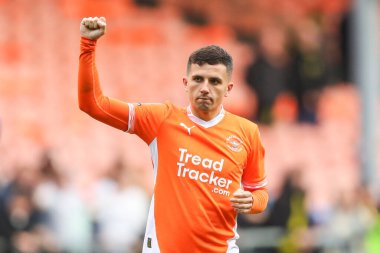 Blackpool 'dan Albie Morgan takımlarının kazanmasını kutluyor. 21 Eylül 2024' te Bloomfield Road, Blackpool 'da oynanan Blackpool-Burton Albion maçında takımları kazandı.