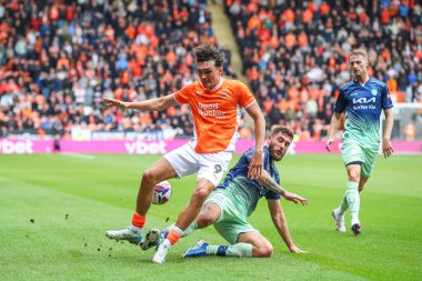 Burton Albion takımından Ryan Sweeney, Blackpool 'dan Kyle Joseph' i 28 Eylül 2024 'te Bloomfield Road, Blackpool' da oynanan Blackpool 1 karşılaşmasında yendi.
