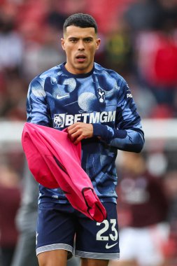 Tottenham Hotspur 'dan Pedro Porro Premier League karşılaşması öncesinde Manchester United Tottenham Hotspur' a karşı Old Trafford, Manchester, İngiltere 'de 29 Eylül 202' de oynanan maç öncesi ısınma maçında