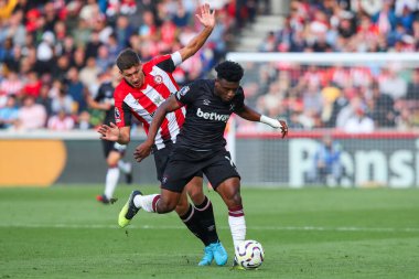 West Ham United 'dan Muhammed Kudus, Premier League karşılaşması Brentford-West Ham United maçında Vitaly Janelt' in baskısı altında. Brentford - West Ham United, The Gtech Community Stadyumu, Londra, Birleşik Krallık, 28 Eylül 2024