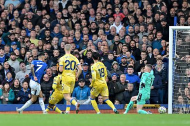 Everton 'dan Dwight McNeil, 28 Eylül 2024 tarihinde İngiltere' nin Liverpool kenti Goodison Park 'ta oynanan Premier League maçında Everton' a karşı Crystal Palace maçında Everton 'a 2-1 kazandıracak bir gol attı.