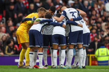 Tottenham Hotspur takımı, Manchester United ile Tottenham Hotspur arasında oynanan Premier Lig karşılaşması öncesinde 29 Eylül 2024 'te Old Trafford, Manchester, İngiltere' de bir araya geldi.