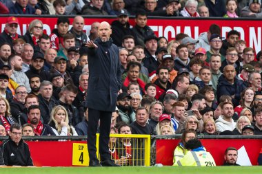 Manchester United takımının 10 Hag teknik direktörü Manchester United 'ın Tottenham Hotspur' a karşı 29 Eylül 202 tarihinde Old Trafford, Manchester 'da oynadığı Premier League maçında takım talimatlarını verdi.