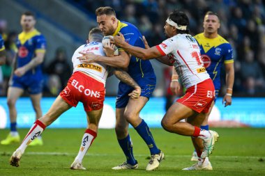 Warrington Wolves 'dan James Harrison, St. Helens' ten Daryl Clark ve St. Helens 'ten Agnatius Paasi tarafından oynanan Betfred Süper Lig eleme maçında elendi. 2 Warrington Wolves, St. Helens' e karşı Halliwell Jones Stadyumu, Warrington, İngiltere, 2024