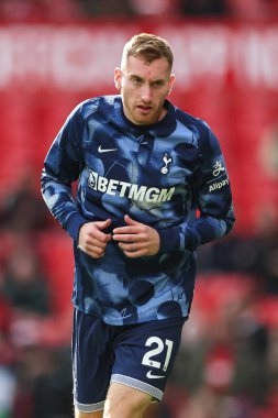 Tottenham Hotspur 'dan Dejan Kulusevski Premier Lig karşılaşması öncesinde Manchester United Tottenham Hotspur' a karşı 29 Eylül 202 'de Old Trafford, Manchester, İngiltere' de oynanan maç öncesi ısınma maçında
