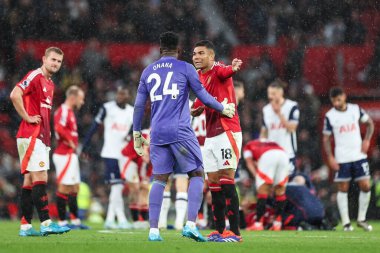 Manchester United takımından Casemiro, Manchester United ile Tottenham Hotspur arasında oynanan Premier League maçı sırasında 29 Eylül 2024 'te Old Trafford, Manchester, İngiltere' de Andr Onana 'ya seslendi.