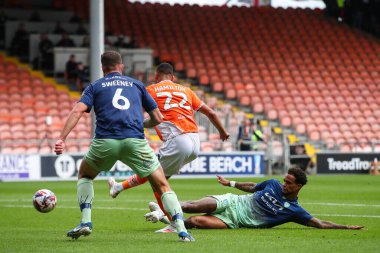Blackpool 'dan CJ Hamilton, 28 Eylül 2024' te Bloomfield Road, Blackpool 'da oynanan Blackpool-Burton Albion maçında gol atma şansı yakaladı.