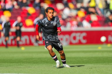 Brentford 'dan Fabio Carvalho, Premier League maçından önce ısınıyor Brentford, West Ham United' a karşı Gtech Community Stadyumu 'nda, 28 Eylül 2024