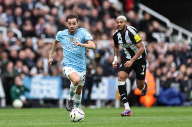 Manchester City 'den Bernardo Silva, 28 Eylül 2024' te St. James 's Park, Newcastle, İngiltere' de oynanan Premier League maçı Newcastle United ve Manchester City maçında topu aldı.