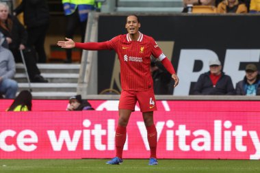 Liverpool 'dan Virgil van Dijk Premier League maçı sırasında Wolverhampton Wanderers Liverpool' a karşı Molineux, Wolverhampton, Birleşik Krallık, 28 Eylül 2024