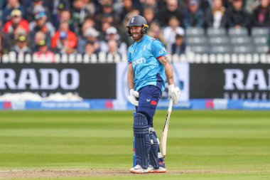 İngiltere 'den Phil Salt, Birleşik Krallık' ın Bristol şehrinde oynanan ve İngiltere 'nin Avustralya' ya karşı oynadığı maçta, 29 Eylül 2024 'te tepki gösterdi.