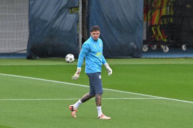 Manchester City 'den Ederson 30 Eylül 2024' te Etihad Campus, Manchester 'daki açık eğitim oturumunda