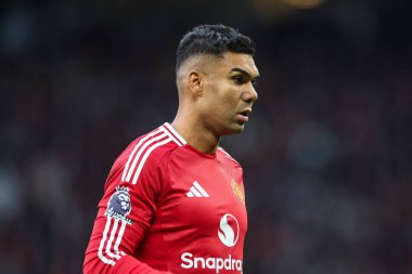 Manchester United ile Tottenham Hotspur arasında oynanan Premier League maçı sırasında Manchester United takımının Casemiro 'su Old Trafford, Manchester, Birleşik Krallık' ta 29 Eylül 202