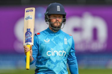 İngiltere 'den Ben Duckett, İngiltere' nin Bristol, İngiltere 'de 29 Eylül 2024' te oynadığı Fifth Metro Bank One Day International maçında elendikten sonra sahadan ayrılırken üzgün görünüyor.