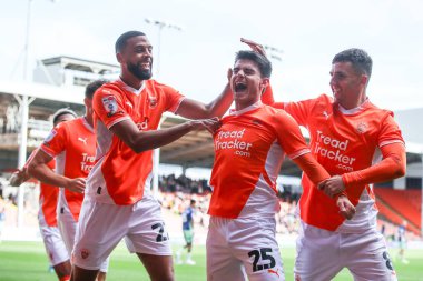Blackpool 'dan Rob Apter, 28 Eylül 2024' te Bloomfield Road, Blackpool 'da oynanan Blackpool - Burton Albion maçında 2-0 kazanma hedefini kutluyor.