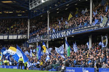 Everton taraftarları Premier Lig maçı öncesinde 28 Eylül 202 'de İngiltere, Liverpool' daki Goodison Park 'ta Everton ve Crystal Palace maçını seslendirdiler.