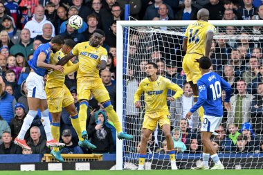 Kristal Saray 'dan Marc Guhi 28 Eylül 2024' te İngiltere 'nin Liverpool kenti Goodison Park' ta oynanan Everton-Crystal Palace Premier League maçında topa liderlik ediyor.