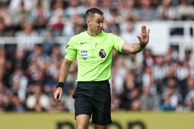 Hakem Jarred Gillett, 28 Eylül 2024 'te İngiltere' de oynanan Premier Lig karşılaşmasında Newcastle United, Manchester City 'ye karşı St. James' s Park maçında talimat verdi.