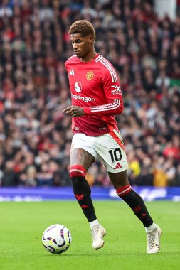 Manchester United takımından Marcus Rashford, Manchester United 'ın Tottenham Hotspur' a karşı 29 Eylül 202 'de oynadığı Premier League maçında topa bir son verdi.