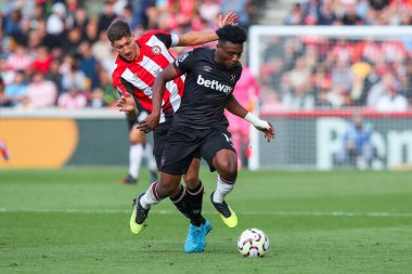 West Ham United 'dan Muhammed Kudus, Premier League karşılaşması Brentford-West Ham United maçında Vitaly Janelt' in baskısı altında. Brentford - West Ham United, The Gtech Community Stadyumu, Londra, Birleşik Krallık, 28 Eylül 2024