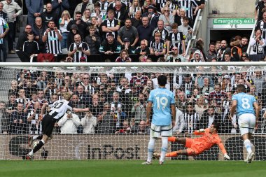 Newcastle United takımından Anthony Gordon, 28 Eylül 2024 'te St. James' s Park, Newcastle 'da oynanan Premier League maçı Newcastle United ile Manchester City maçında 1-1 öne geçerek penaltı aldı.