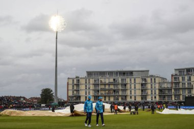 Oyuncular, İngiltere ile Bristol, Birleşik Krallık 'ın başkenti Bristol' da oynanan 1 Eylül 2024 tarihli 5. Metro Bank 1.