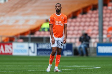 Blackpool takımından CJ Hamilton 28 Eylül 2024 'te Bloomfield Road, Blackpool' da oynanan Blackpool - Burton Albion maçında