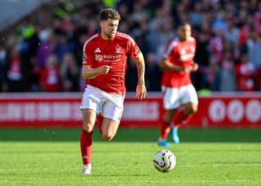 Nottingham Forrest takımından Neco WILLIAMS Premier League maçında topla saldırıyor Nottingham Forest Fulham 'a karşı City Ground, Nottingham, İngiltere, 28 Eylül 2024