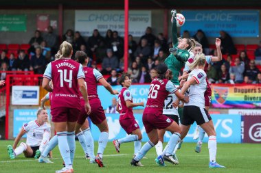 West Ham United takımından Kinga Szemik, 29 Eylül 2024 'te İngiltere' deki Chigwell İnşaat Stadyumu 'nda Batı Ham United Women - Liverpool Women maçında bir kurtarış yaptı.