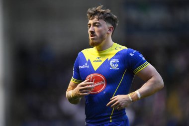 Warrington Wolves 'tan Matty Ashton, 28 Eylül 2024' te İngiltere 'nin Warrington kentinde oynanan Betfred Süper Lig eleme maçında 2 Warrington Wolves-St Helens maçını izliyor.