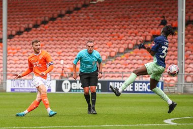 Blackpool 'dan Lee Evans' ın 28 Eylül 2024 'te Bloomfield Road, Blackpool' da oynanan Blackpool-Burton Albion maçında gol atma şansı var.