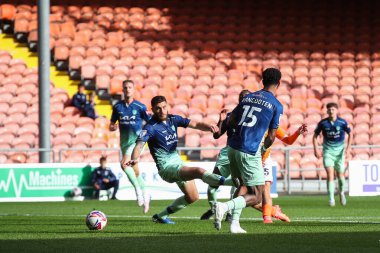 Blackpool 'dan Rob Apter, 28 Eylül 2024' te İngiltere, Blackpool 'daki Bloomfield Road' da oynanan Blackpool-Burton Albion maçında 2-0 berabere kaldı.