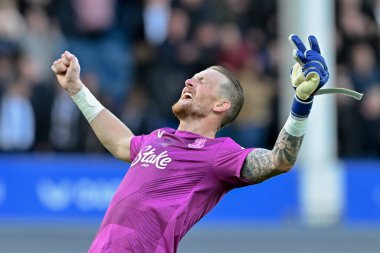 Everton 'dan Jordan Pickford, 28 Eylül 2024' te İngiltere 'nin Liverpool kenti Goodison Park' ta oynanan Premier League maçında Everton-Crystal Palace maçının tam zamanlı sonucunu kutluyor.