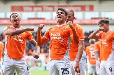 Blackpool 'dan Rob Apter, 28 Eylül 2024' te Bloomfield Road, Blackpool 'da oynanan Blackpool - Burton Albion maçında 2-0 kazanma hedefini kutluyor.